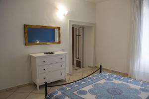 A bed or beds in a room at Casa Mare Blue