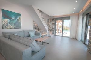 Ruang duduk di Acantha Villas