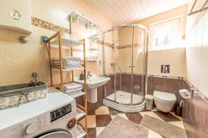Koupelna v ubytování Apartments Danigo