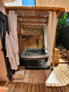 Fotografie z fotogalerie ubytování Une Nuit à Bali - Appartement cocooning v destinaci Solliès-Toucas