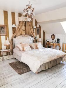 Postel nebo postele na pokoji v ubytování Le Clos Saint Paul - Chambres d'hôtes, Gite et SPA près de Giverny, Vernon, Les Andelys
