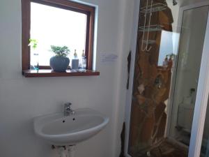 Fotografie z fotogalerie ubytování Serenity Cove-Beach Blue Room v destinaci Hallack Rock