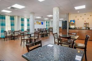 a dining room with tables and chairs in a restaurant at Comfort Inn & Suites Fort Lauderdale West Turnpike in Fort Lauderdale