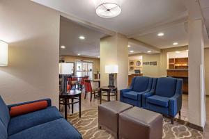 Comfort Inn N Myrtle Beach Barefoot Landing的休息区
