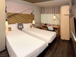 Cama ou camas em um quarto em ibis Natal