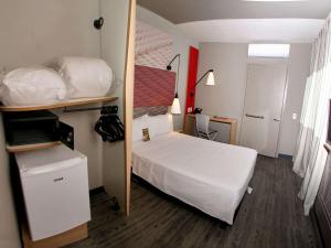 Cama ou camas em um quarto em ibis Natal