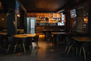 Salone o bar di HUSTON