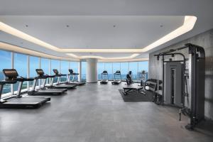 Fitness centrum a/nebo fitness zařízení v ubytování Crowne Plaza Wuhan Optics Valley by IHG