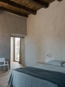 a bedroom with a large bed and a window at Casa Olea Hotel in Cremia