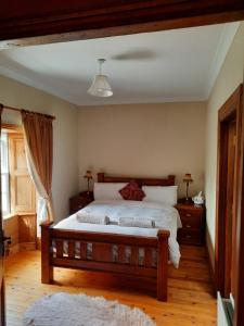 A bed or beds in a room at Knockaderry House