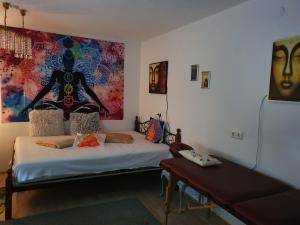 En eller flere senger på et rom på Ferienwohnung Tiroler Auszeit