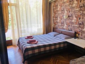 Кровать или кровати в номере Atelika na Svetlane