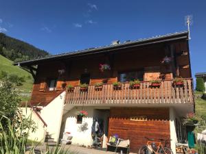 Foto da galeria de Chalet Peloton em La Chapelle-dʼAbondance