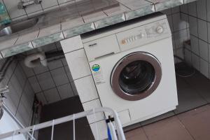 a washing machine in a bathroom with a sink at Leuna - Mechanicsville in Bad Dürrenberg
