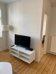 TV a/nebo společenská místnost v ubytování Willemoesgade