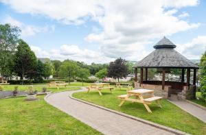 Garður fyrir utan Killaloe Hotel & Spa