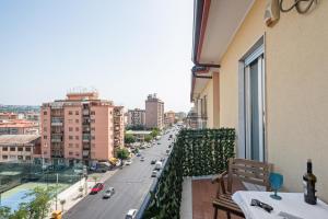 Imagen de la galería de Roomy and Bright Apartment with Balconies x6, en Catania