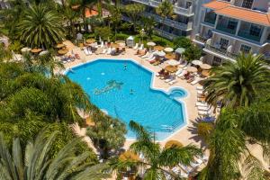 Bazén v ubytování Hotel RIU Garoé nebo v jeho okolí