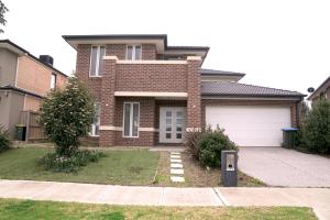 a brick house with a white garage at 6 Bedrooms & 4 Bathrooms Big House for Big Group in Point Cook