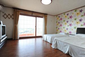 Jeju Feel House tesisinde bir odada yatak veya yataklar