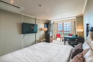 TV a/nebo společenská místnost v ubytování Aria Hotel