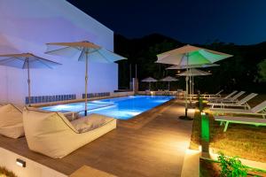 Bazén v ubytovaní B&D Luxury Suites alebo v jeho blízkosti