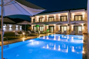 Bazén v ubytovaní B&D Luxury Suites alebo v jeho blízkosti