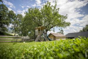 Vonkajšia záhrada v ubytovaní Oberplunerhof - Fewo Bruneck