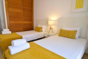 A bed or beds in a room at Letmalaga Popolo & Parking
