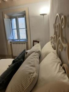 Postel nebo postele na pokoji v ubytování Noi Due a Cortona
