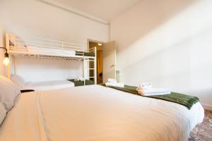 a bedroom with a large white bed in a room at bp1- Piso para Grandes Grupos in Barcelona