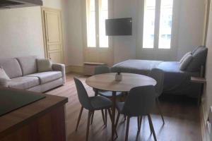 Χώρος καθιστικού στο BeauneAppart - Centre- Climatisation - Parking gratuit