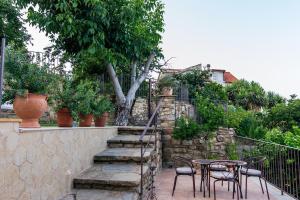 En have udenfor Palazzo Cantarella Stella Cilento