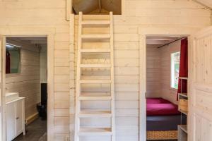 Postel nebo postele na pokoji v ubytování Sundowner Cabin