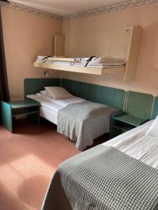 Postel nebo postele na pokoji v ubytování Hotell Älvdalen