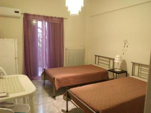 A bed or beds in a room at Vacations in Patra Rooms