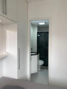 Ένα μπάνιο στο 1103- Apartamento Encantador, amplo e decorado, mobiliario moderno, cozinha completa com utensílios , Excelente vista da cidade e localização privelegiada no bairro Bigorrilho +39 φωτογραφίες