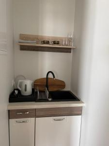 Кухня або міні-кухня у Helgrindur Guesthouse