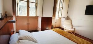 A bed or beds in a room at Hotel Santa Clara
