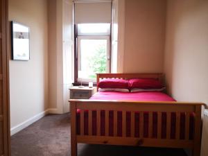 Giường trong phòng chung tại Forth View Apartment
