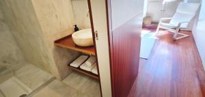 A bathroom at Hotel Santa Clara