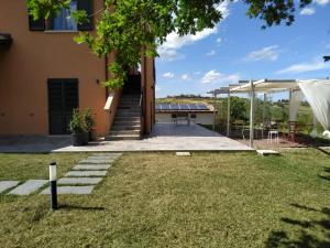 A garden outside La Silvana B&B