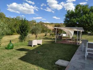 A garden outside La Silvana B&B