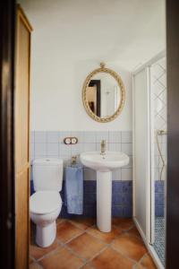 a bathroom with a toilet and a sink at La Caseta de Panisello in Deltebre
