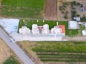 Uma vista aérea de Mythic Villas