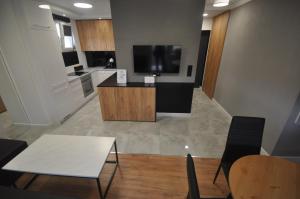 Kuchyňa alebo kuchynka v ubytovaní JDK Apartamenty Mickiewicza 34m2 4-osobowy