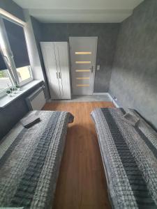 Posteľ alebo postele v izbe v ubytovaní JDK Apartamenty Mickiewicza 34m2 4-osobowy