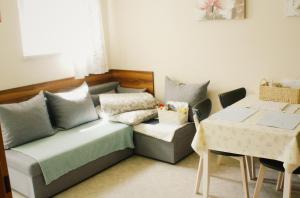 Apartmán "Pod Rokem"的休息区