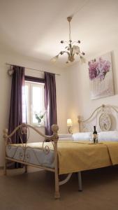 A bed or beds in a room at Villa Claudia