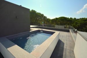 Swimming pool sa o malapit sa Lignano luxury villa